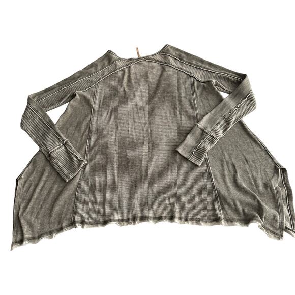 Free People Distressed Waffle Knit Handkerchief Hem V Neck Worn Gray Shirt XS - Picture 2 of 10